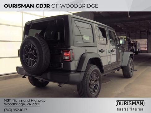 Used 2024 Jeep Wrangler Unlimited Sport AWD/4WD image 3