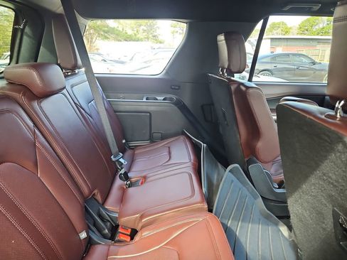 Used 2024 Ford Expedition Limited image 12