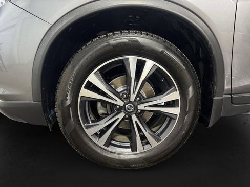 Used 2019 Nissan Rogue SV w/ Sun & Sound Touring Package AWD/4WD image 12