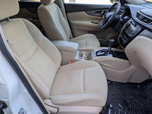Used 2016 Nissan Rogue SV w/ SV Premium Package FWD image 27