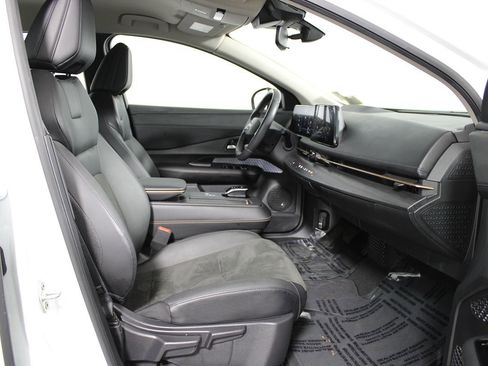 Used 2024 Nissan Ariya FWD image 18