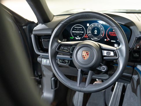 Certified 2025 Porsche Panamera image 26