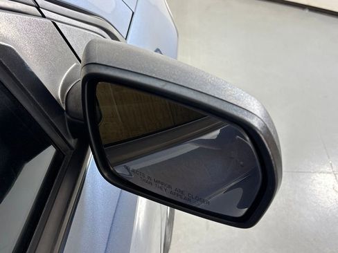 Used 2019 Ford Edge SE FWD image 16