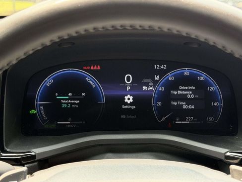 Used 2025 Toyota Camry XSE FWD image 11