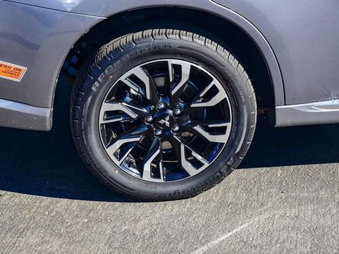 Used 2018 Mitsubishi Outlander 4WD Plug-In Hybrid image 9