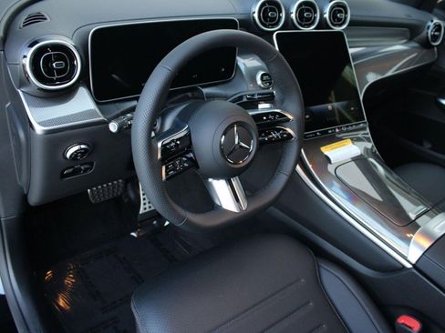 Used 2026 Mercedes-Benz GLC 300 image 4