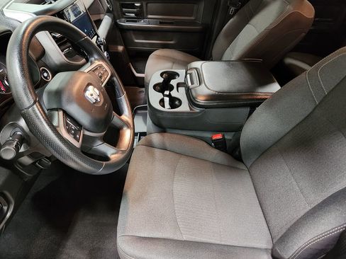 Used 2024 RAM 2500 Tradesman w/ Chrome Appearance Group image 29