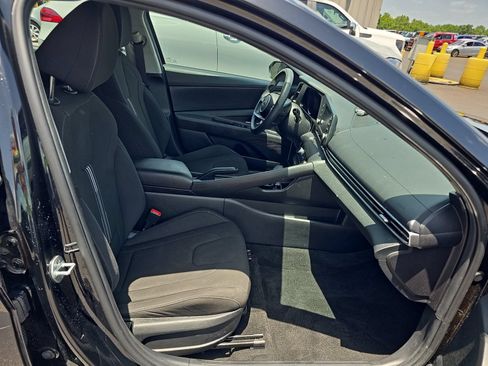 Used 2022 Hyundai Elantra SEL FWD image 11