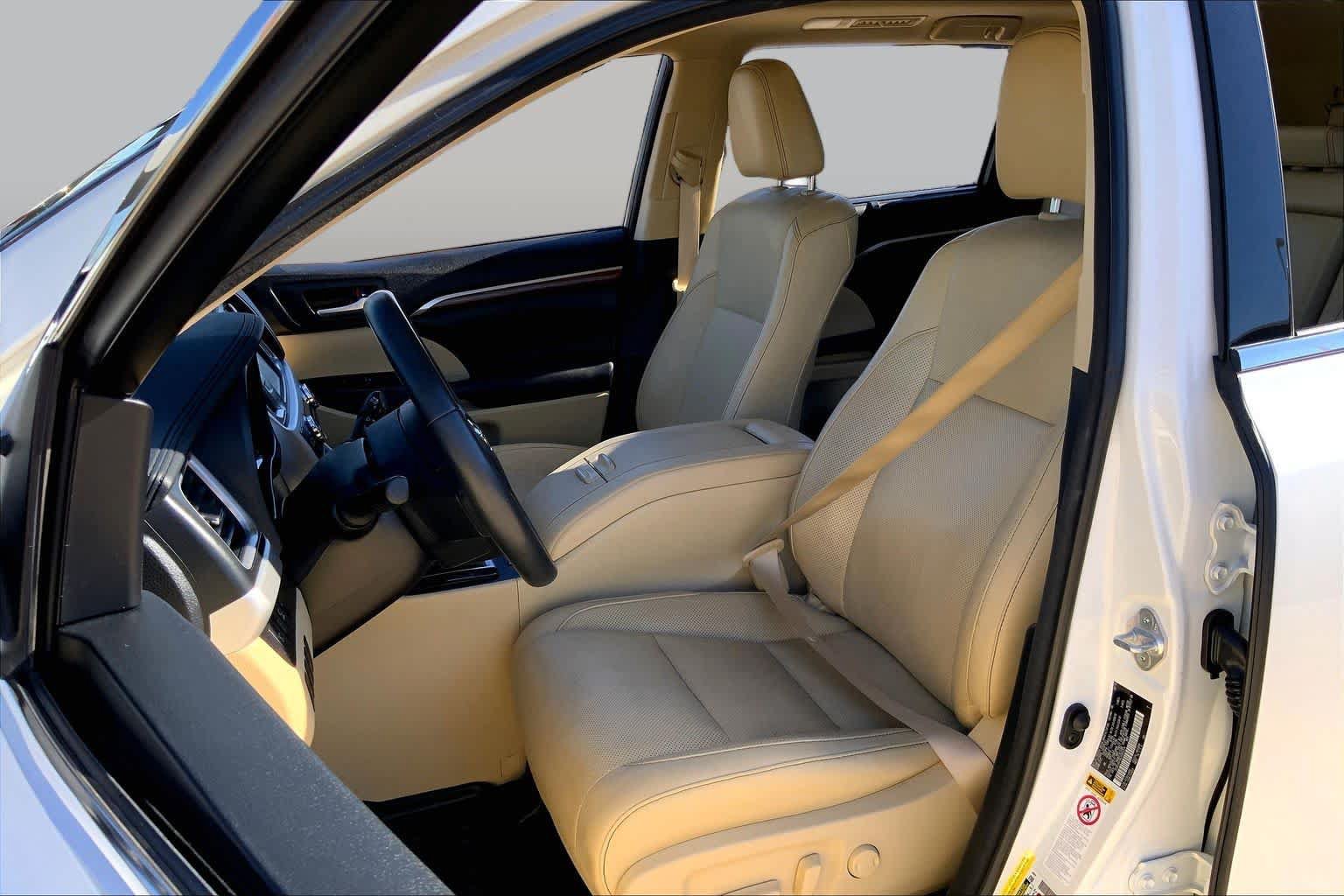 Used 2018 Toyota Highlander Limited Platinum AWD/4WD image 8