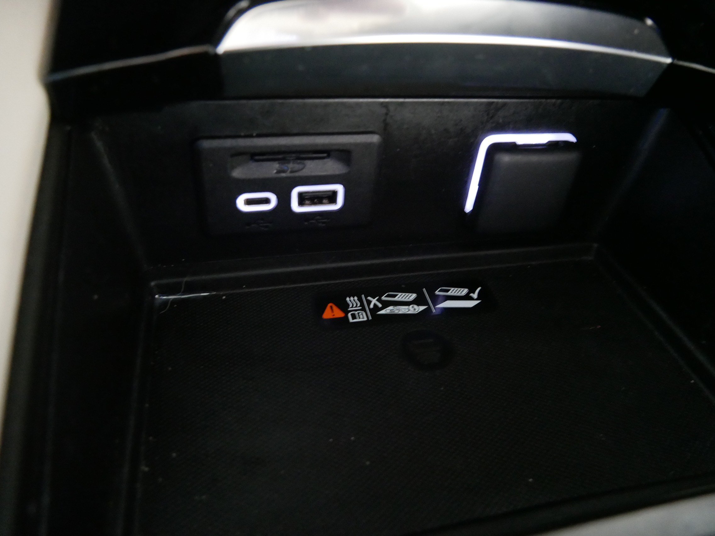 Used 2023 Buick Envision Avenir AWD/4WD image 32