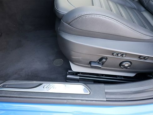 New 2025 Alfa Romeo Giulia Base image 20