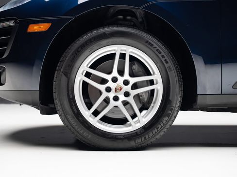 Used 2018 Porsche Macan AWD/4WD image 19