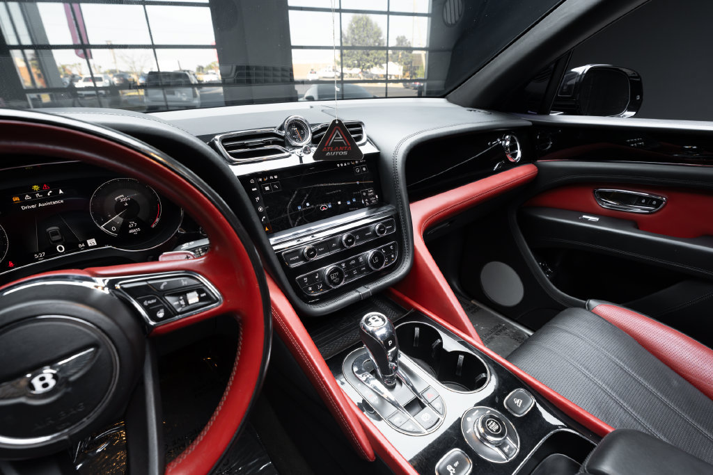 Used 2022 Bentley Bentayga AWD/4WD image 32