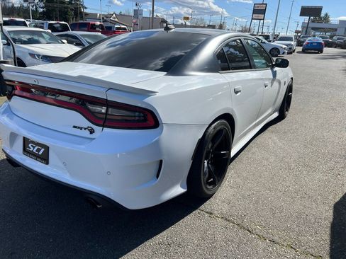 Used 2019 Dodge Charger SRT Hellcat w/ Navigation & Travel Group image 5