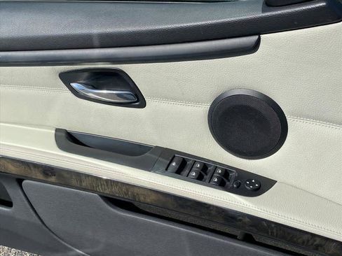 Used 2009 BMW 328i Convertible image 16