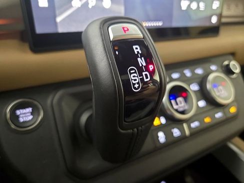 Used 2025 Land Rover Defender 110 V8 image 16