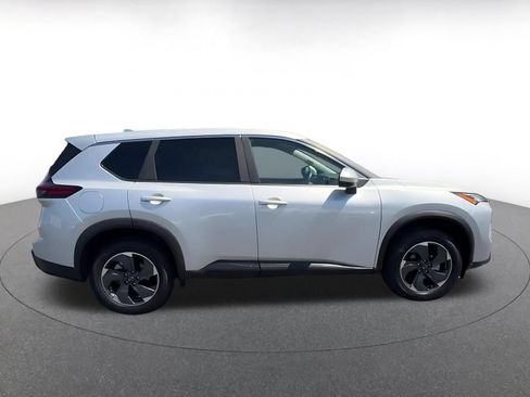 Used 2025 Nissan Rogue SV FWD image 16