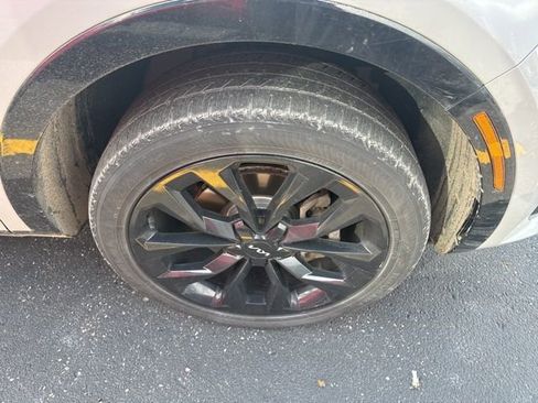 Certified 2022 Kia Sorento SX image 2