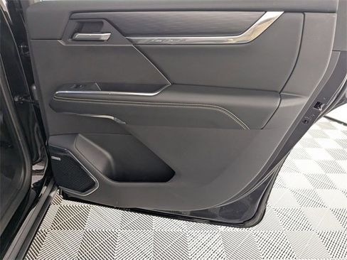 Used 2025 GMC Acadia Elevation image 31