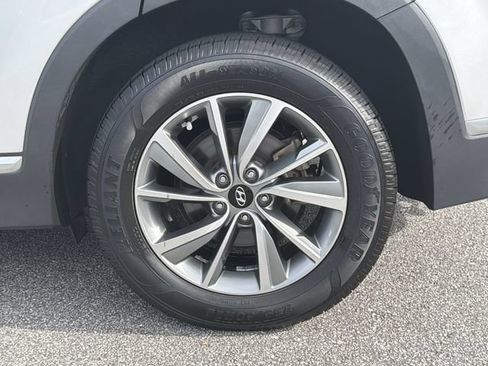 Used 2019 Hyundai Santa Fe FWD image 20