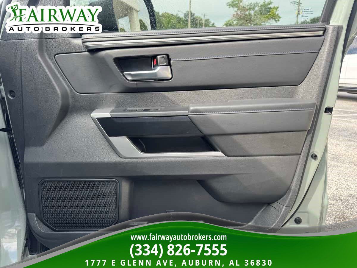Used 2025 Toyota Sequoia Platinum AWD/4WD image 33