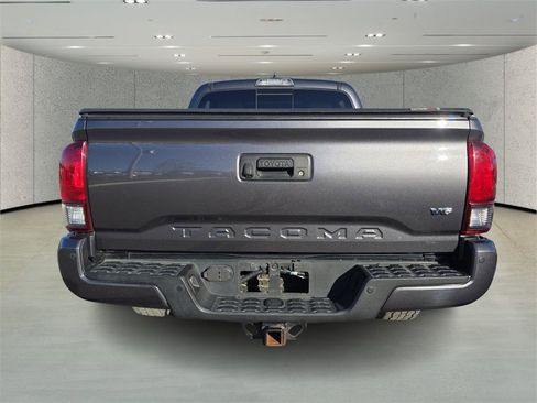 Used 2019 Toyota Tacoma Limited image 4