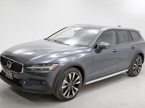 Certified 2024 Volvo V60 B5 Cross Country Ultimate image 6