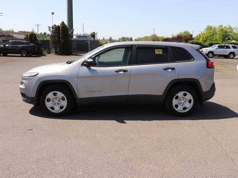 Used 2014 Jeep Cherokee Sport FWD image 8