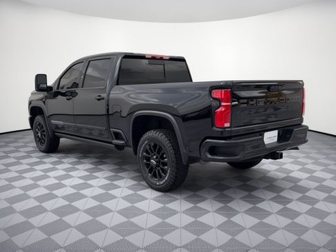 Used 2026 Chevrolet Silverado 2500 High Country w/ High Country Premium Package AWD/4WD image 3