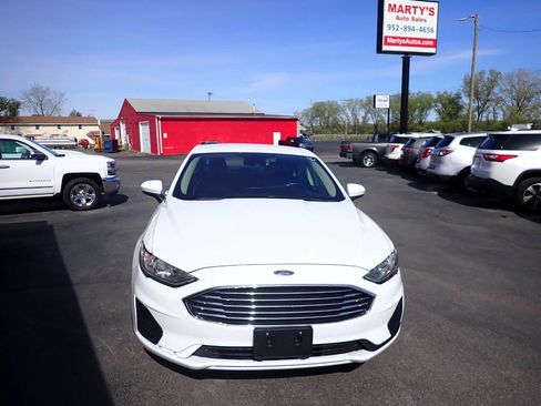 Used 2019 Ford Fusion SE FWD image 2