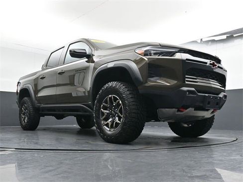 Used 2025 Chevrolet Colorado ZR2 w/ Technology Package image 24