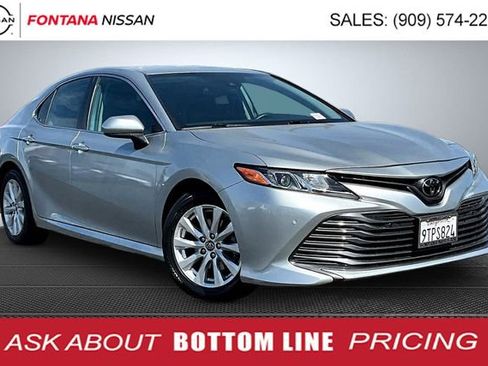 Used 2019 Toyota Camry LE image 1