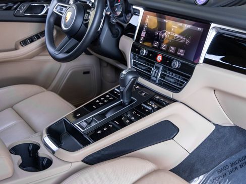 Certified 2026 Porsche Macan AWD/4WD image 62