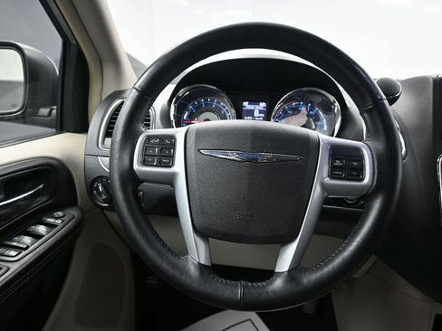 Used 2013 Chrysler Town & Country Touring-L w/ Driver Convenience Group FWD image 31