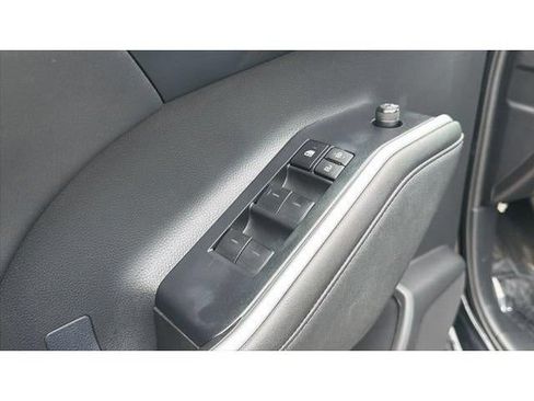 Used 2023 Toyota Highlander XLE FWD image 15