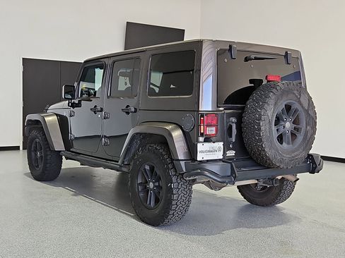 Used 2017 Jeep Wrangler Unlimited Sahara AWD/4WD image 6