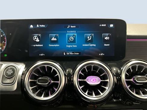 Used 2023 Mercedes-Benz GLB 250 4MATIC image 23