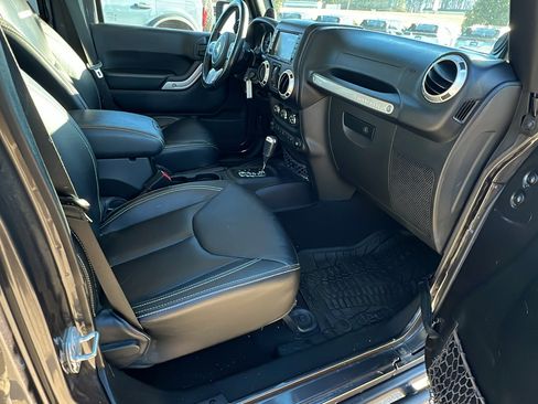Used 2014 Jeep Wrangler Unlimited Rubicon image 19