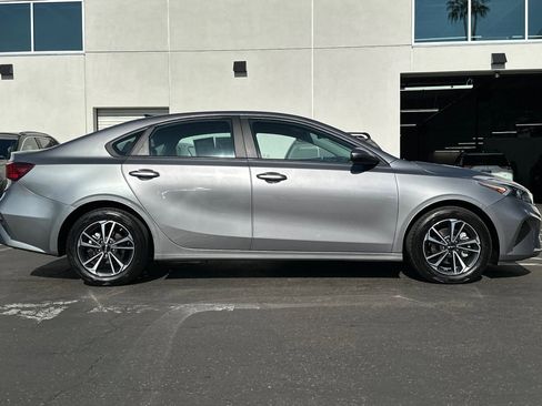 Used 2023 Kia Forte LXS w/ LXS Technology Package image 3