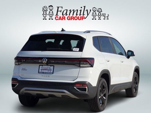 New 2026 Volkswagen Taos SE FWD image 4