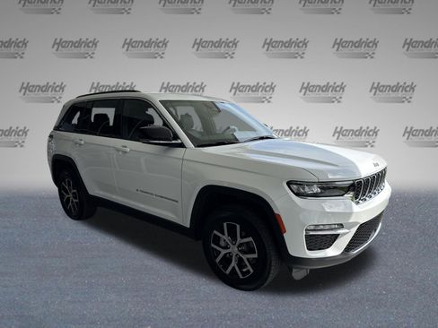 Used 2025 Jeep Grand Cherokee Limited AWD/4WD image 2