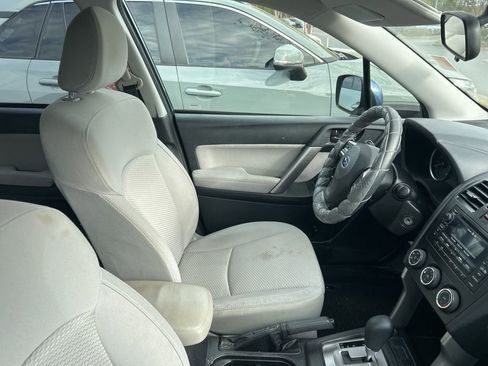Used 2014 Subaru Forester 2.5i Premium w/ All-Weather Package image 4