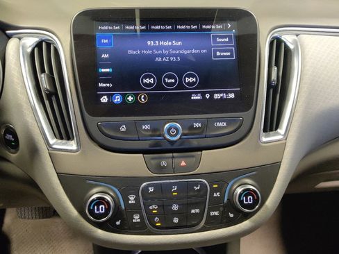 Used 2020 Chevrolet Malibu LT FWD image 25