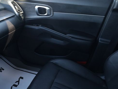 Used 2022 Kia Sorento EX image 16