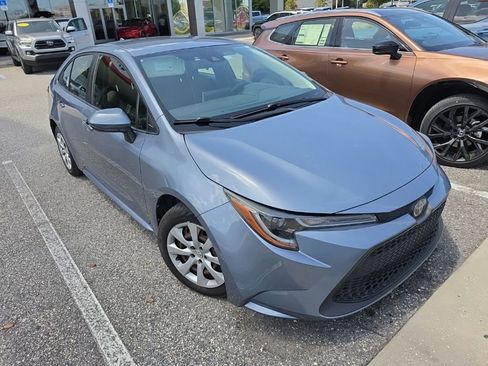 Used 2020 Toyota Corolla LE FWD image 2