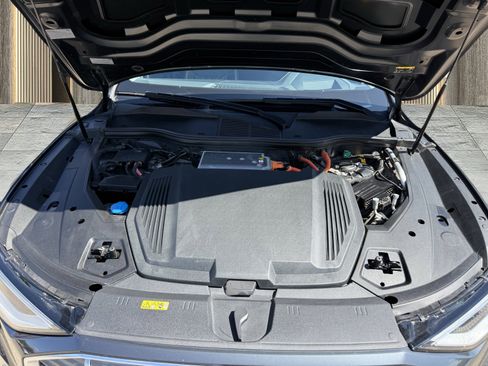 Used 2019 Audi e-tron Prestige w/ Prestige Package image 23