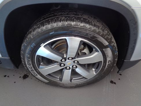 Used 2019 Chevrolet Traverse LT w/ LT Premium Package image 9