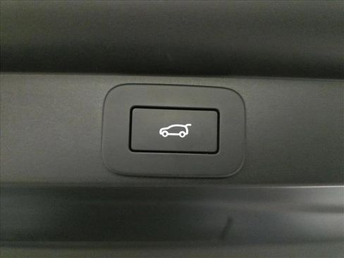 Used 2023 Land Rover Range Rover Long Wheelbase SE image 15