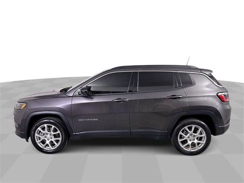 Used 2024 Jeep Compass Latitude image 5