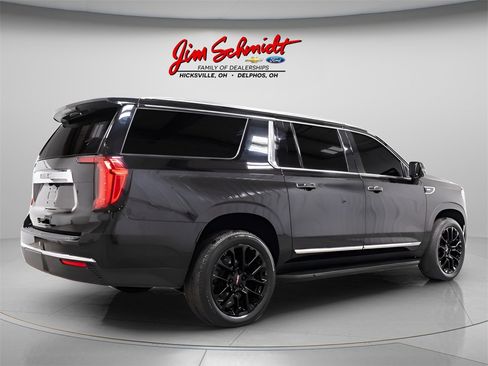 Used 2022 GMC Yukon XL SLT w/ SLT Luxury Package image 6